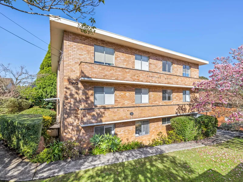 Villa-Style Garden Apartment Only Footsteps to Roseville Station