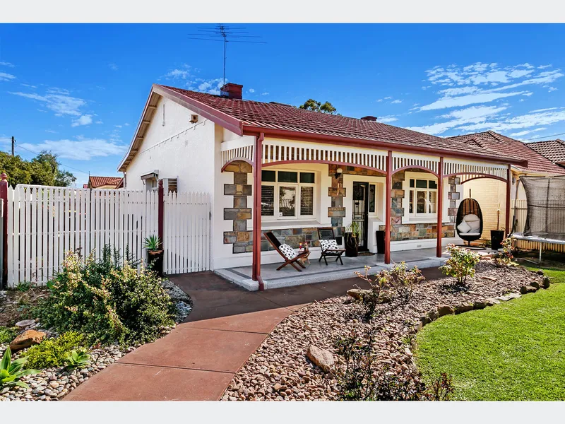 Beautiful Character Home Between the City and the Sea!