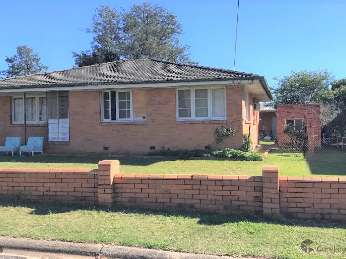 SPACIOUS FAMILY HOME CLOSE TO TOWN!