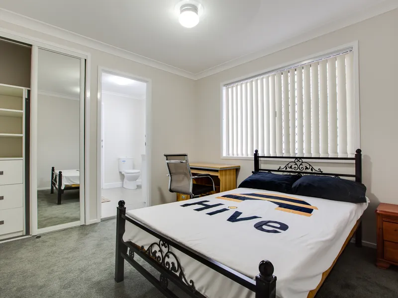 8 mins walk to QUT Kelvin Grove