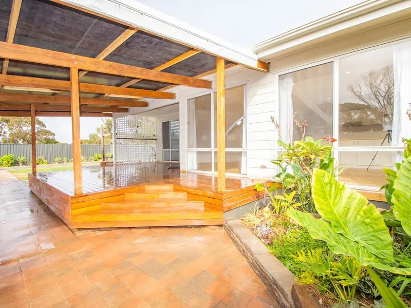 MODERN & CONTEMPORARY 4 BEDROOM FAMILY HOME