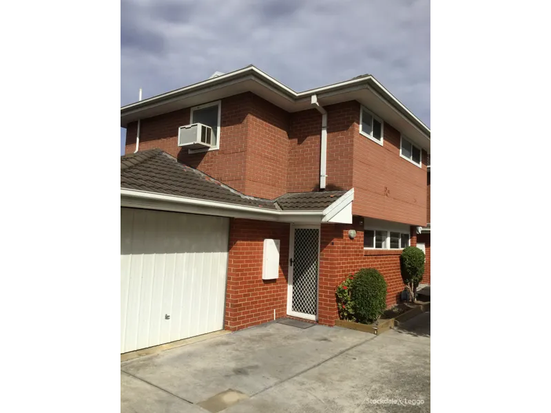 LOVELY TOWNHOUSE - WALK TO MARKET & PLAZA