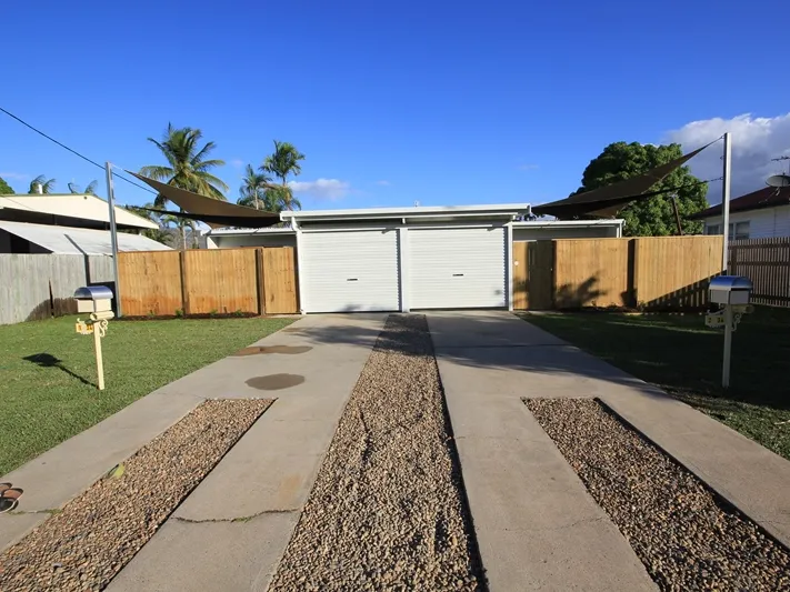 Quaint Duplex in the heart of Kirwan!