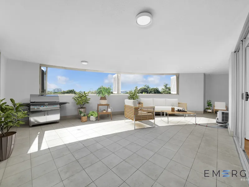 Inner City 4 Bedroom Secure Parking!