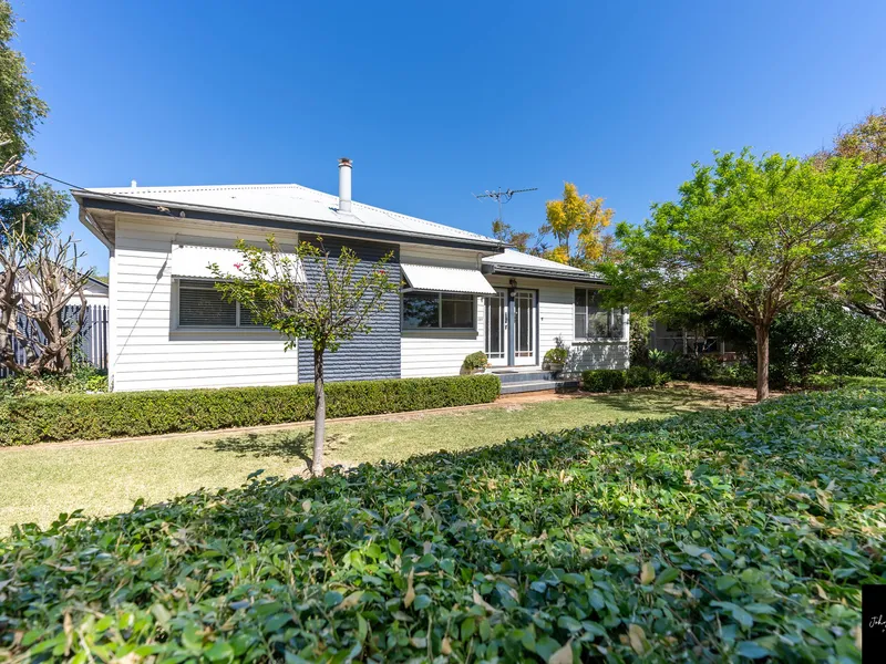 CHARMING WEATHERBOARD HOME WITH IMMACULATE GARDENS