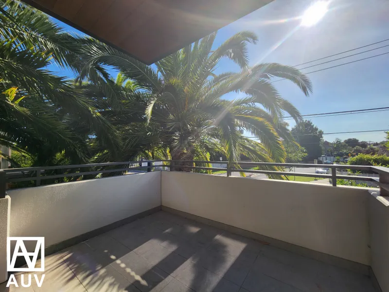 Modern furnished apartment with great convenience and lifestyle