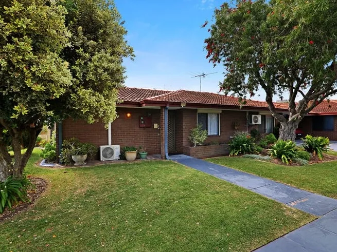 CHARMING FRONT DUPLEX!