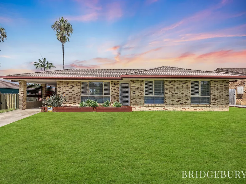 BEAUTIFULLY FAMILY HOME ON A 600m2 BLOCK WITH A DOUBLE BAY SHED THAT HAS POWER