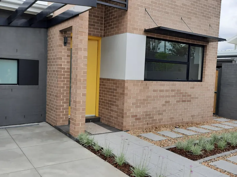 STUNNING NEW HOUSE IN FAIRWATER LIVING