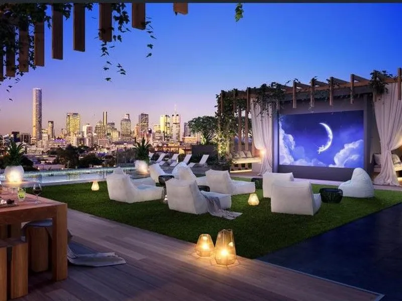 Near New 2 Bedroom Luxurious Inner City Living