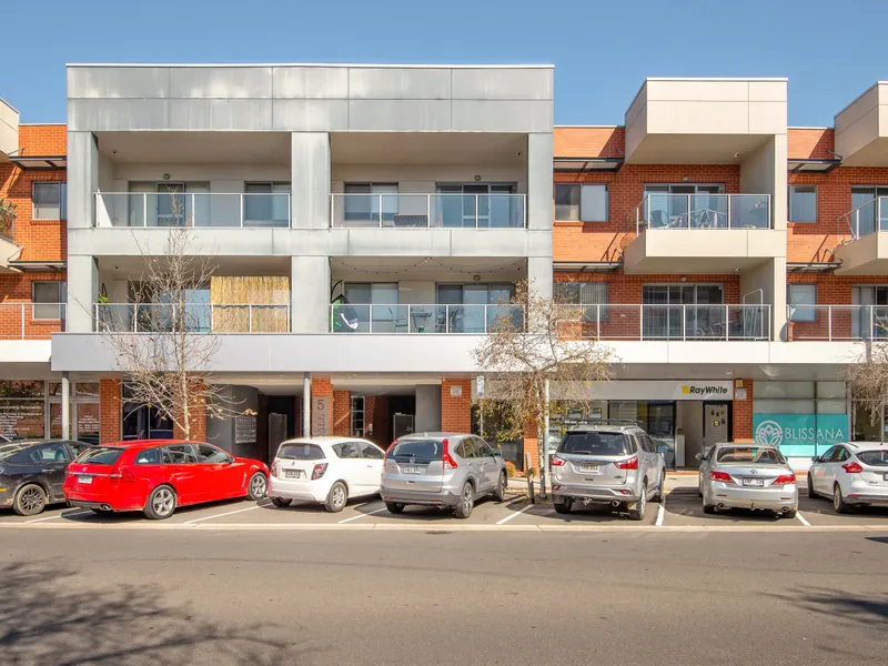 SPACIOUS APARTMENT IN MAWSON CENTRAL