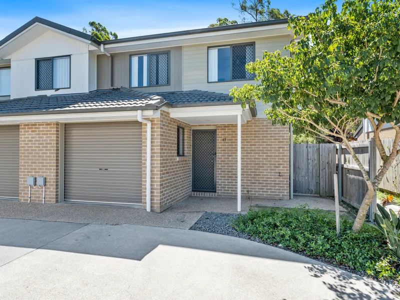 Three-bedroom townhouse in quiet complex