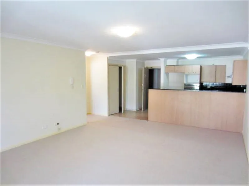 SPACIOUS ONE BEDROOM UNIT IN CHATSWOOD