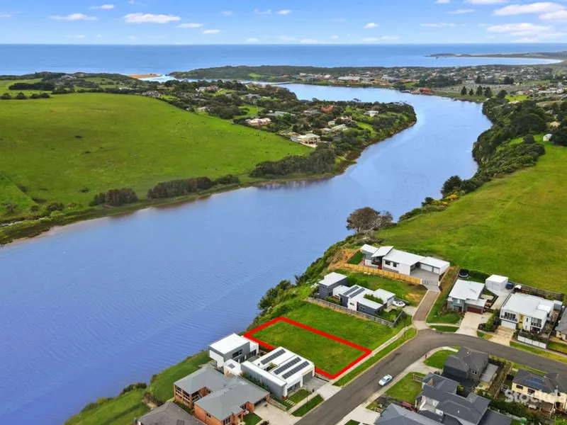 LAST CHANCE.... RIVER FRONTAGE... WATER VIEWS TO LIVE FOR...