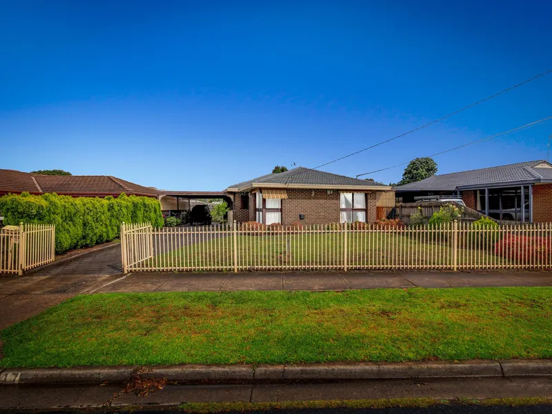 TIDY FAMILY HOME, CLOSE TO IT ALL!