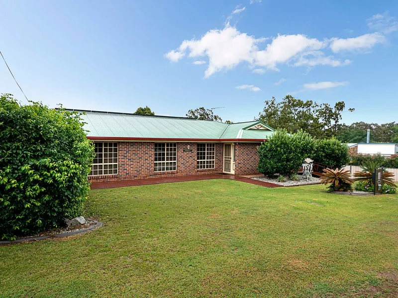 Comfortable family home, quiet street, large shed