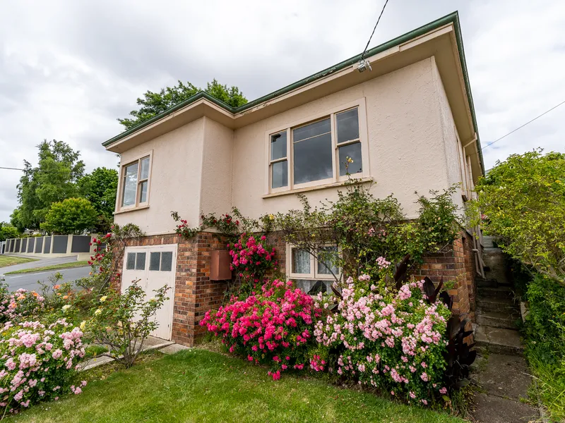 Outstanding potential in coveted Newstead location