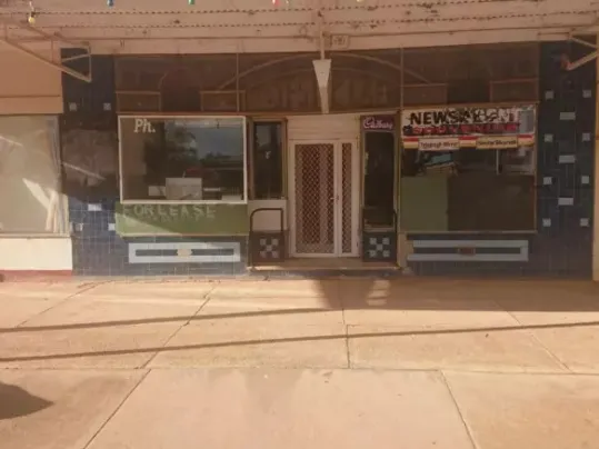 2 Vacant Shops with One Fully Equipped +1 Bedroom Granny Flat