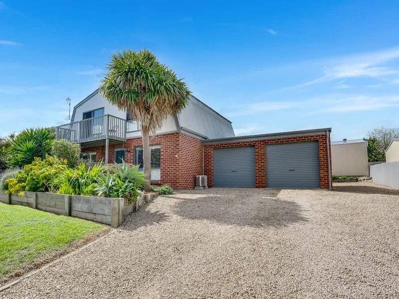 Rural Views & Walk to the Beach