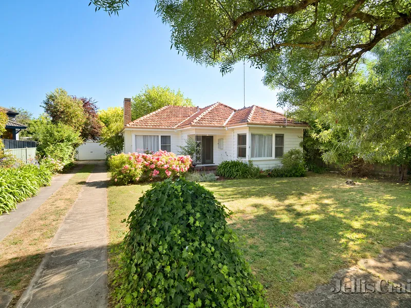 Charming 3 bedroom home in ideal location!