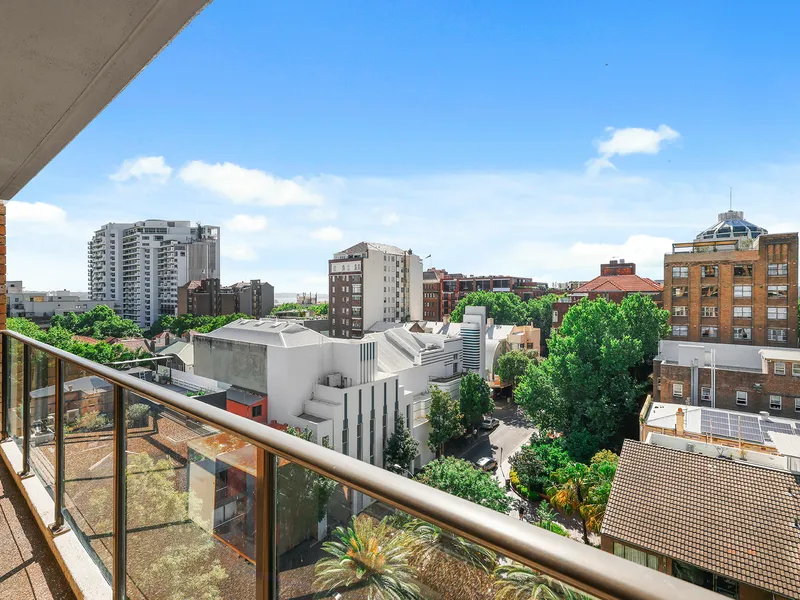 Apartment with Expansive District Views, Central Potts Point