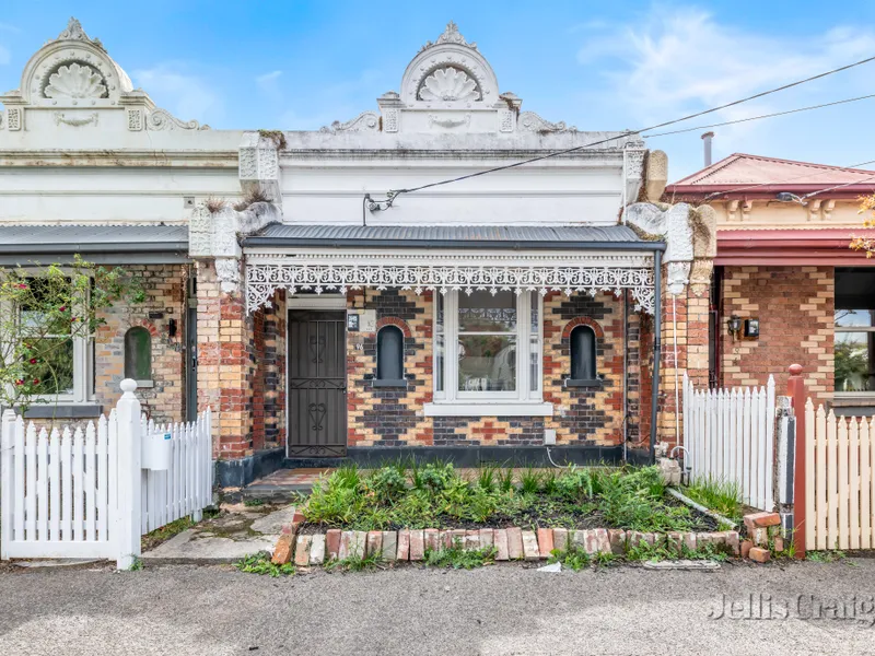 Charming Victorian in Ideal Locale