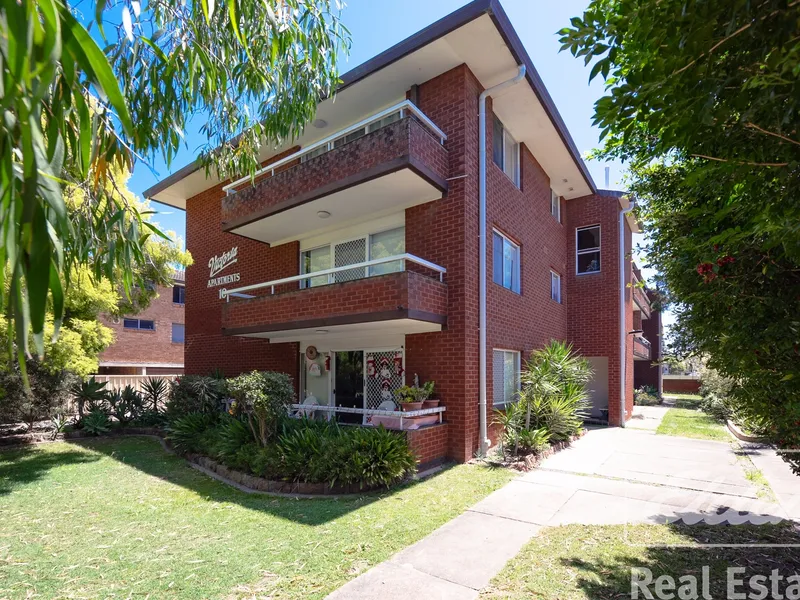 Victoria Apartments - Private North Facing Balcony
