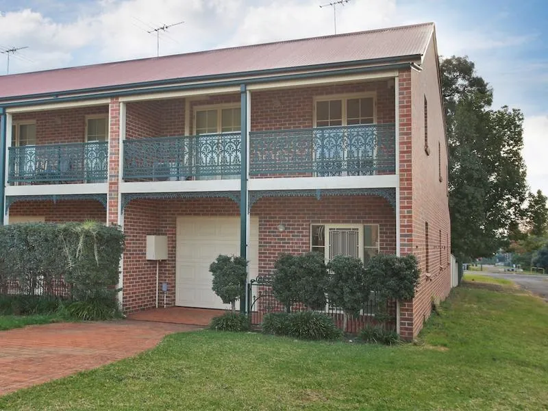 Great Townhouse with 4 bedrooms !!!