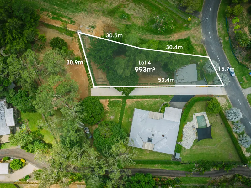 993M2 VACANT LAND WITH 8X10 SHED BACKING ON TO PARK
