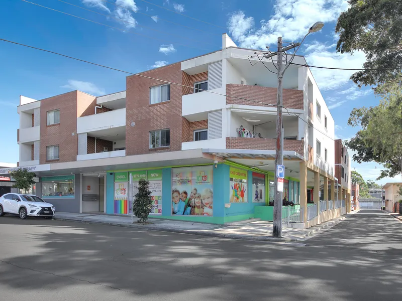 MODERN REFRESHED UNIT IN A GREAT LOCATION!