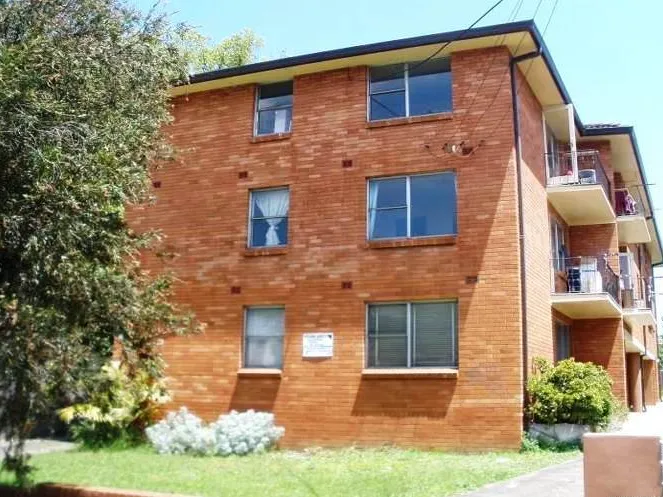 2 BEDROOM UNIT IN A QUIET STREET