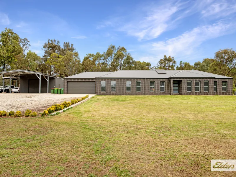 Lifestyle Living In Style - Next To Brand New!