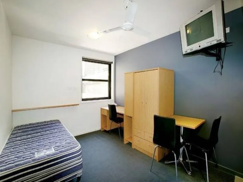 UNFURNISHED STUDIO!