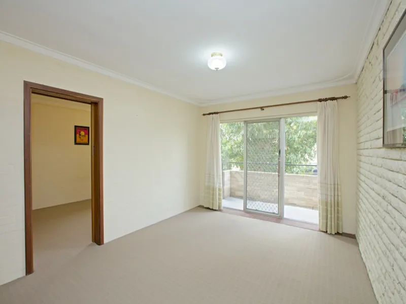 Prime location on the coast! Walk to the beach!