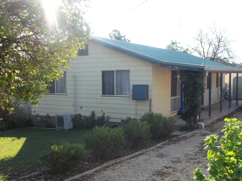 THREE BEDROOM HOME IN QUIET LOCATION