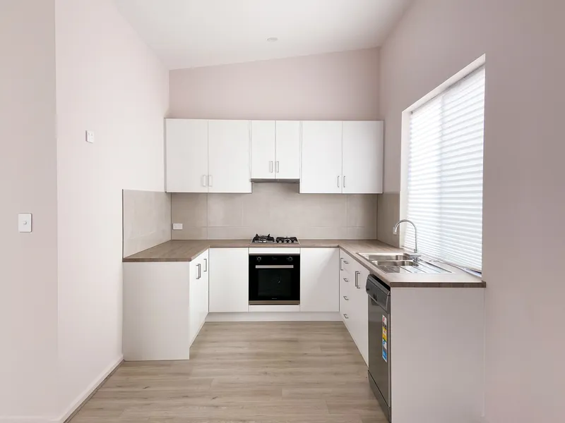 Cozy unit in one of Adelaide's most convenient locations!