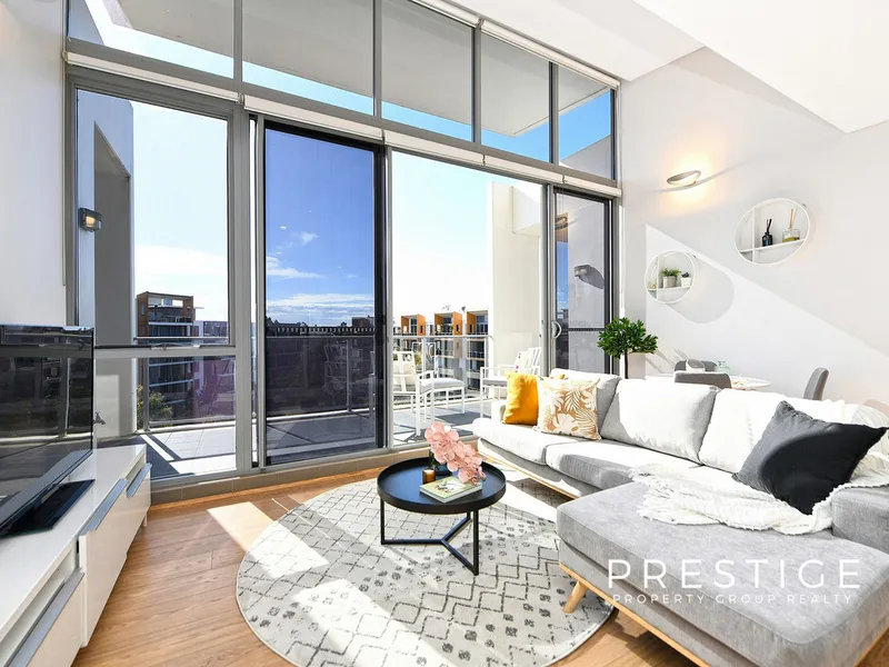 Stunning Top Floor 2-Bedroom Apartment: Flooded with Natural Light and High Ceilings!