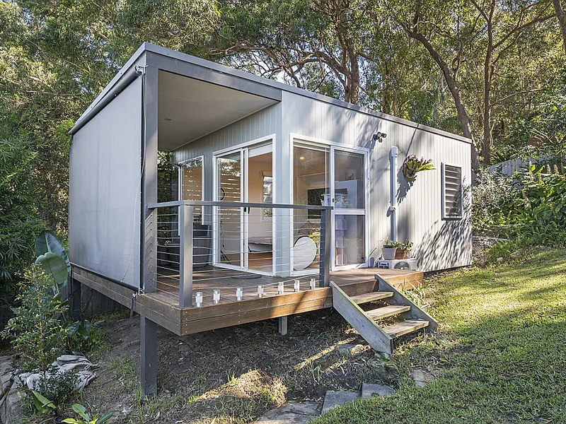 PEACEFUL & CONVENIENT STUDIO LIVING 