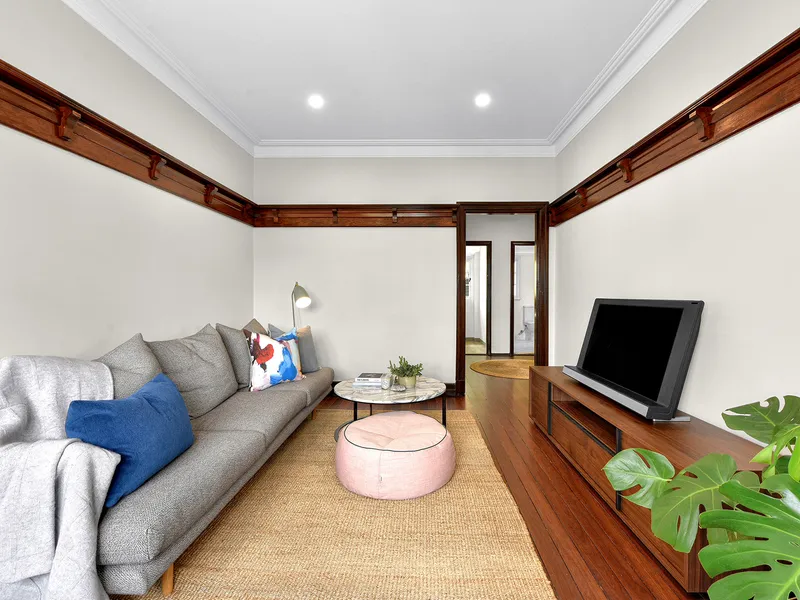 Beautiful, Great Value Art Deco Apartment in heart of New Farm