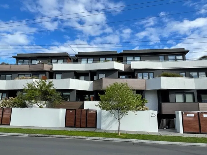 2 BEDROOM APARTMENT IN THE HEART OF BENTLEIGH...