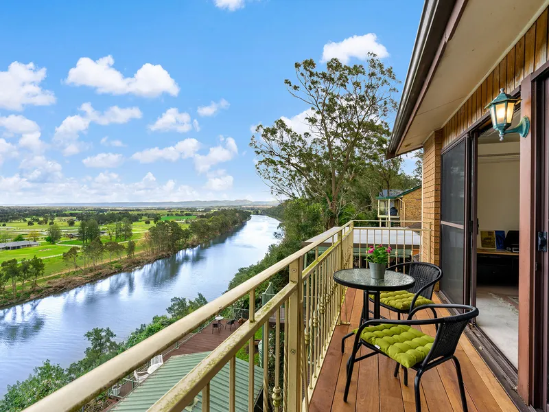 Architecturally Designed Family Home with Unparalleled Vistas