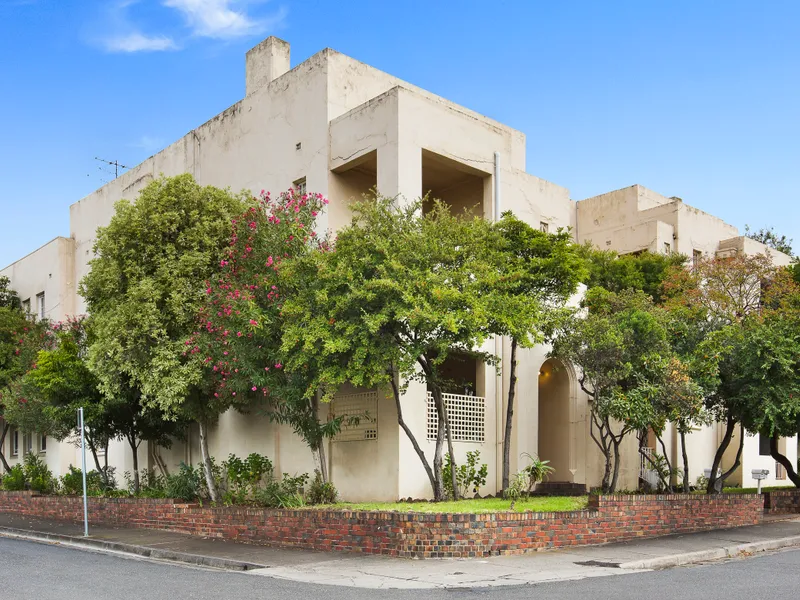 Studio Apartment, With A Great Common Court Yard