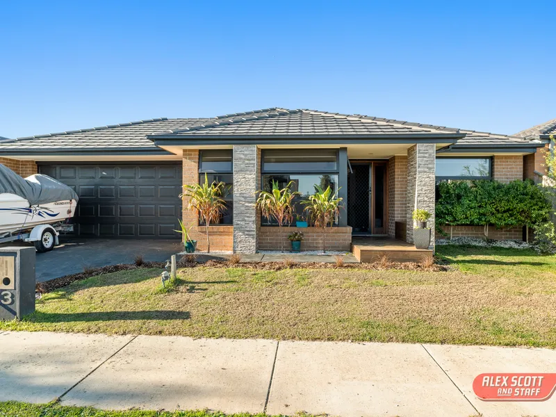 5 BEDROOM FAMILY HOME , WALK TO THE FORESHORE!