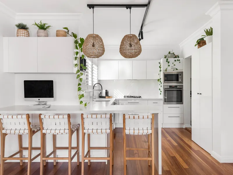 Beautifully Presented Waterside Apartment