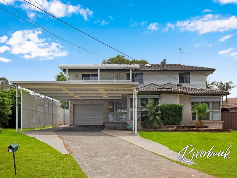 KING SIZED FAMILY HOME