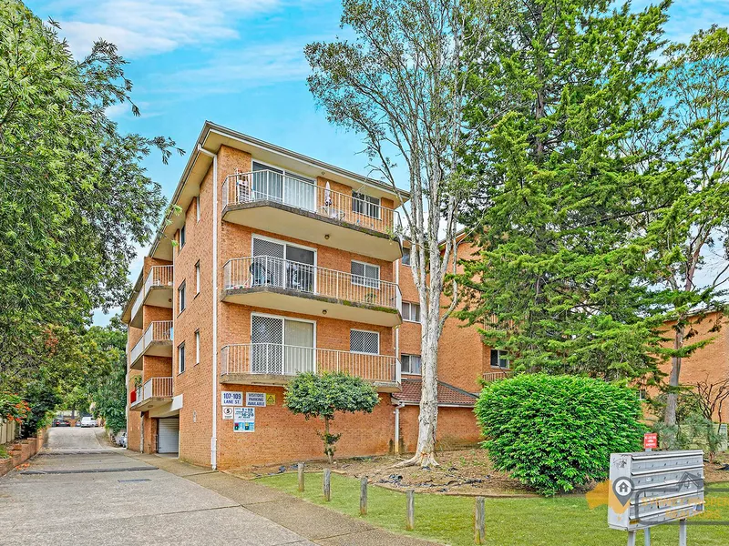 Classic Unit in a superbly convenient location!