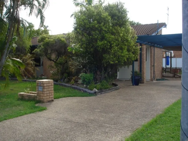 WALKING DISTANCE TO SCHOOLS and SHOPS