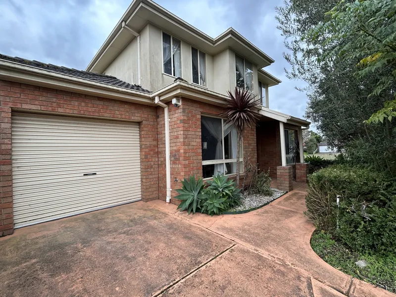 Lovely Three Bedroom Townhouse In A Wonderful Location!