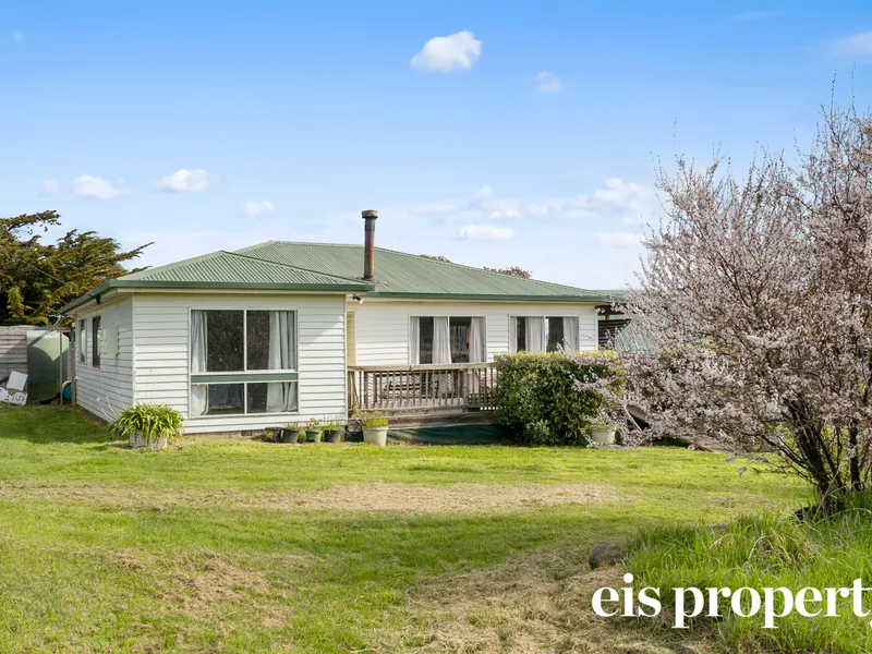 Roll up your sleeves + enjoy a relaxed semi-rural lifestyle