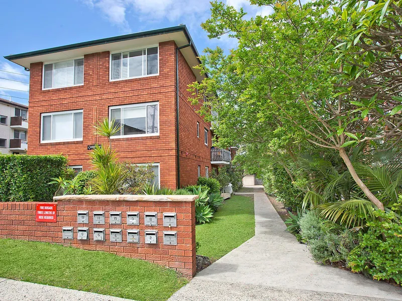 Sunny Two Bedroom In The Heart Of Manly Vale